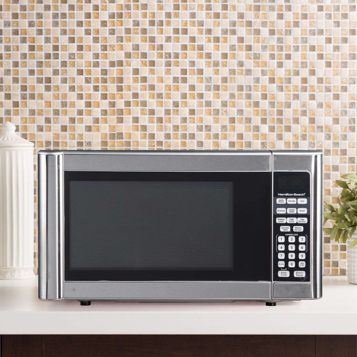 Hamilton Beach 1.1 cu ft Microwave Oven in Stainless Steel