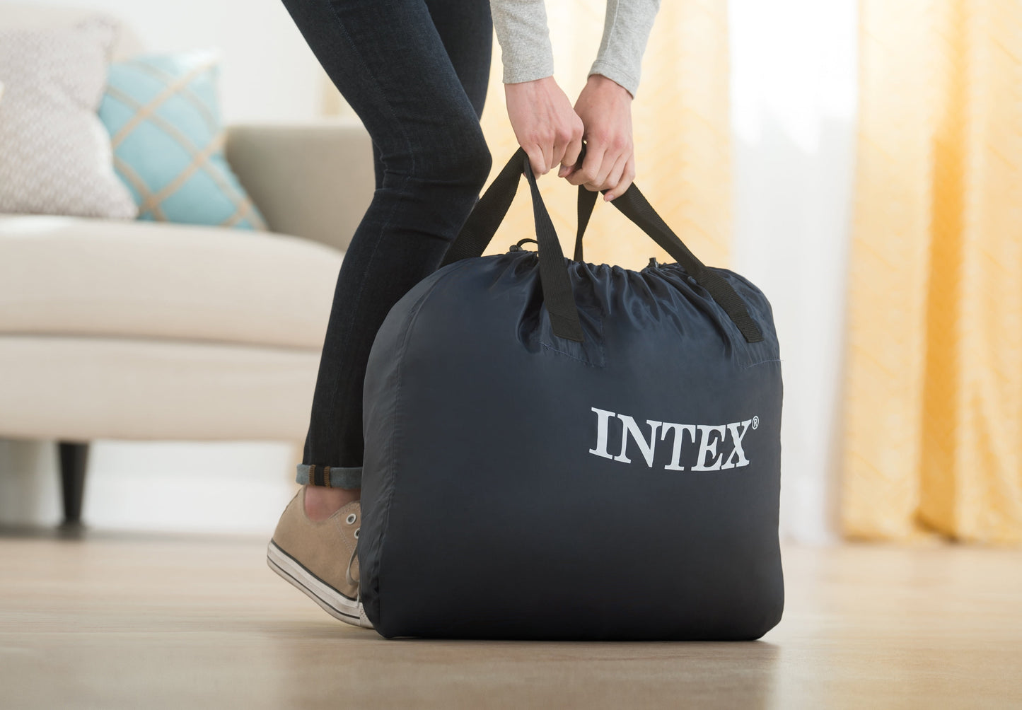Intex Headboard 18" Queen Dura-Beam Deluxe Raised Air Bed Mattress with Built-in Pump